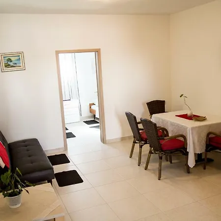 Ivana 2 Apartman *