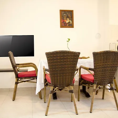 Apartment Ivana 2 *